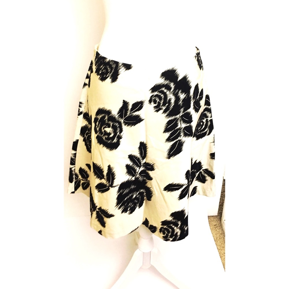⛔️LAST CALL!!⛔️TRINA TURK | A-line skirt with black velvet roses